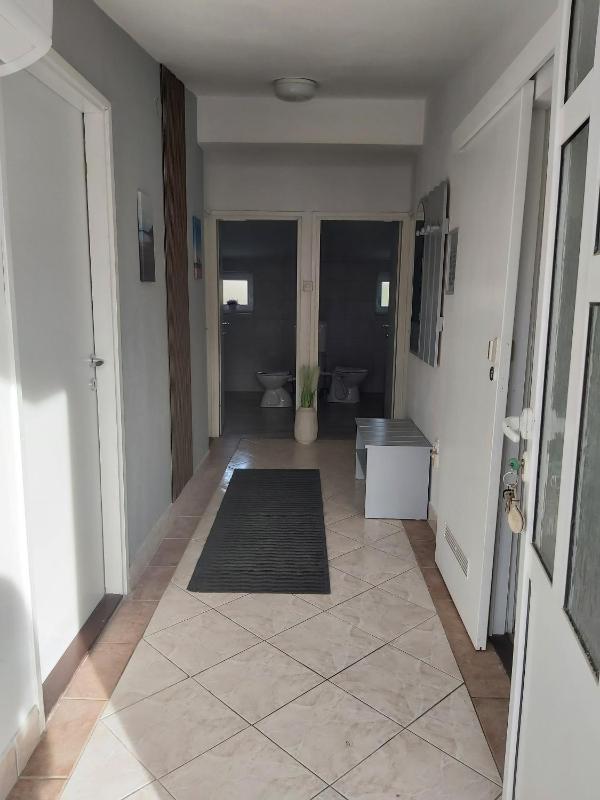 Three-Bedroom Apartment with Terrace and Sea View image 2
