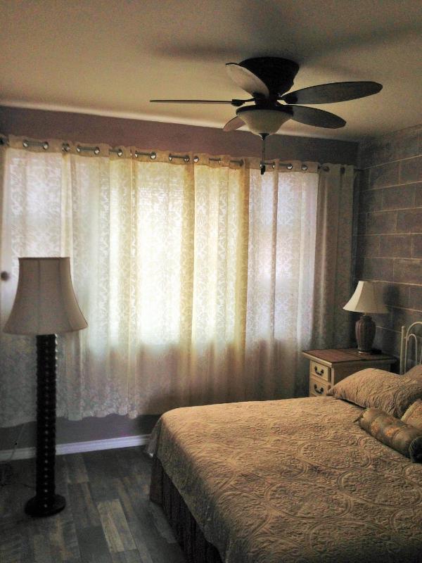 Lilac Room with Harbor Bridge View