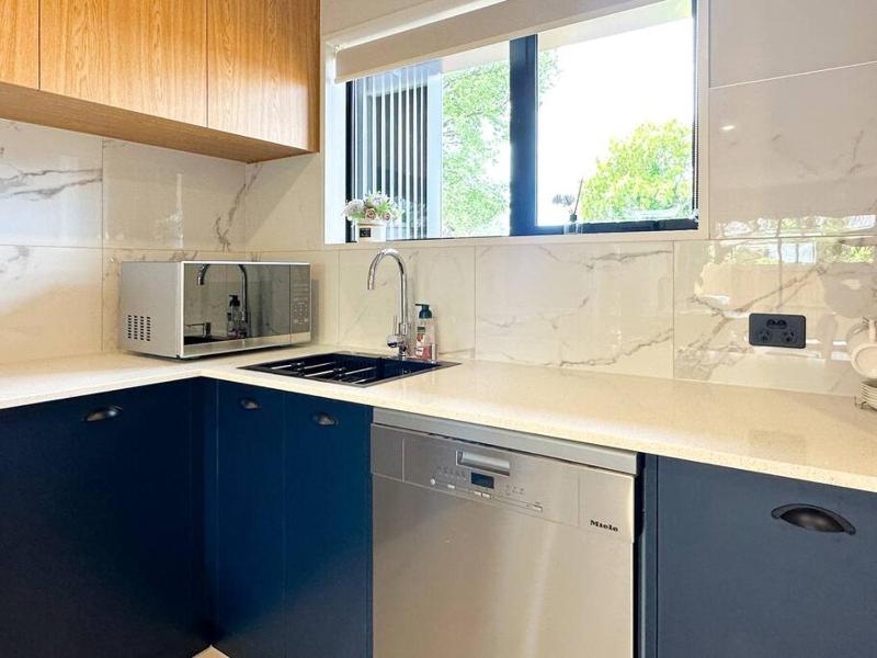 Cosy home 3BR close to UC - image 21