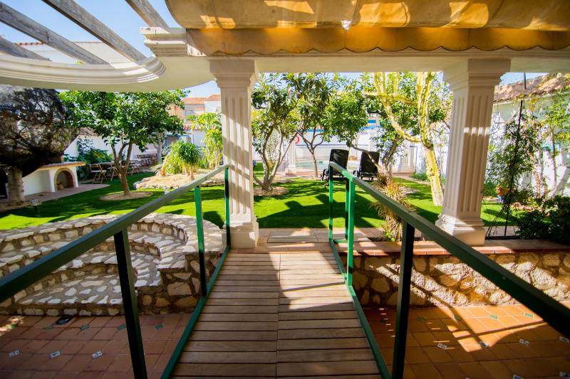Superior Double Room with Terrace and Pool Access image 4