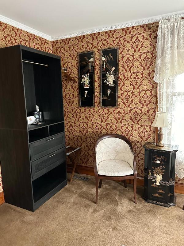 King Room (Scarlet Maple) image 4