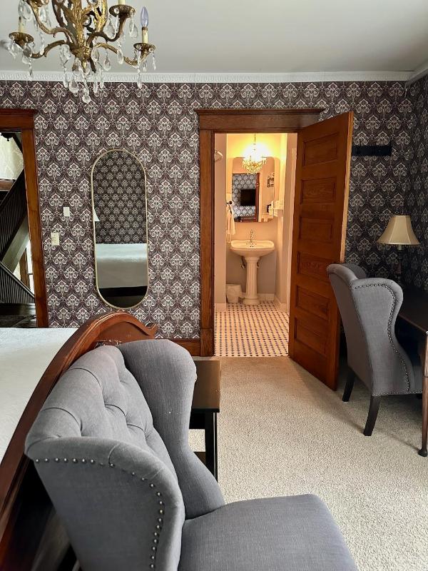 Superior King Room (Sugarplum) image 3