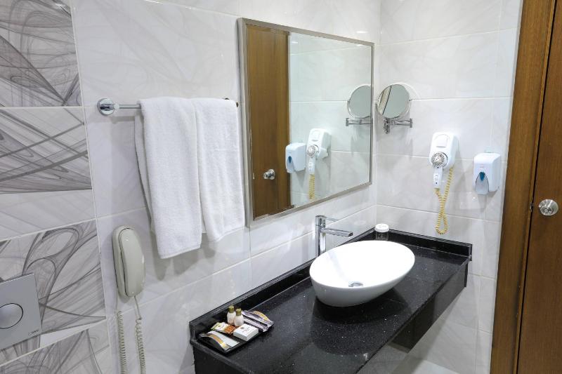 Standard Triple Room image 4