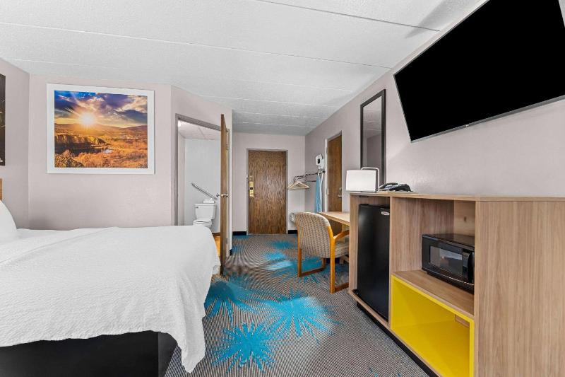 Queen Room with Two Queen Beds Disability Access, Non-Smoking image 1