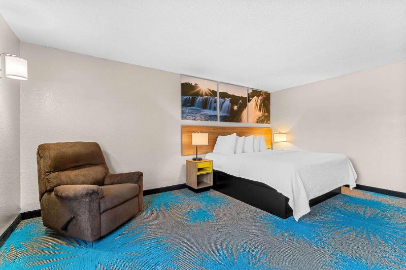 King Studio Suite, Non-Smoking image 4