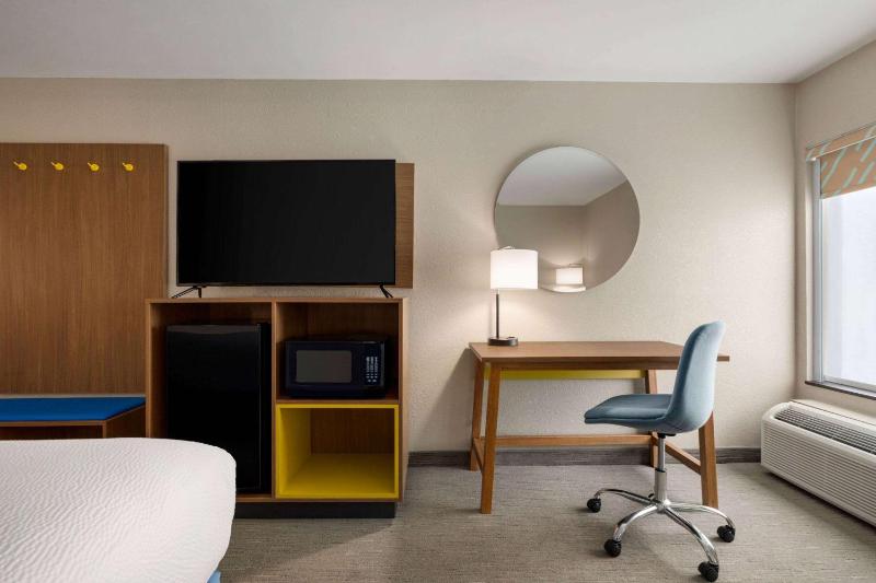 King Room - Non-Smoking image 2