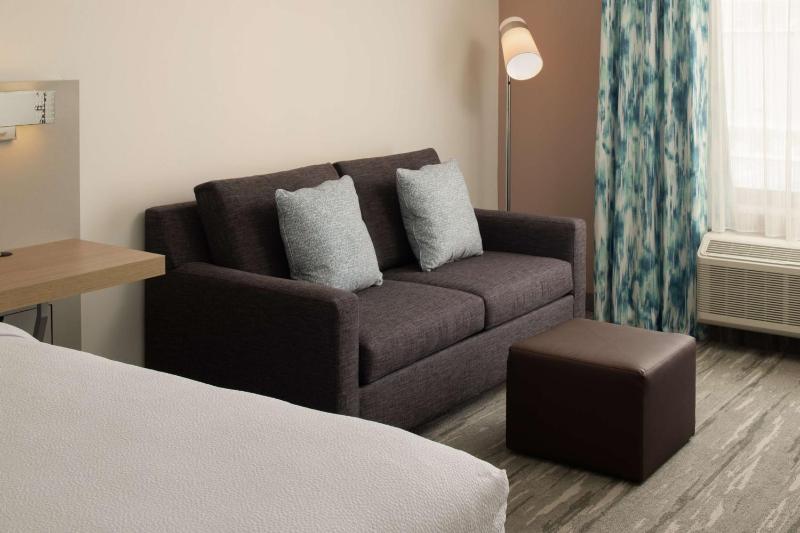 King Room with Sofa Bed - Non-Smoking image 3