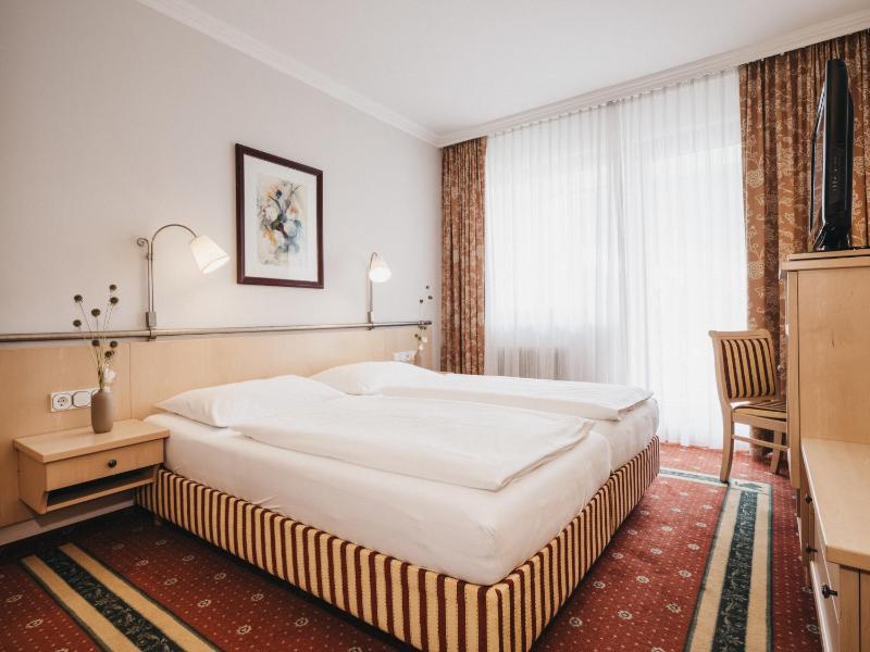 Double Room image 3