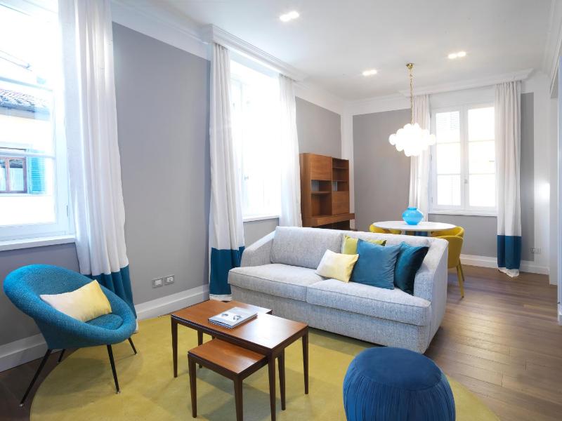 Deluxe Apartment image 2