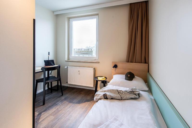 Single Room image 4