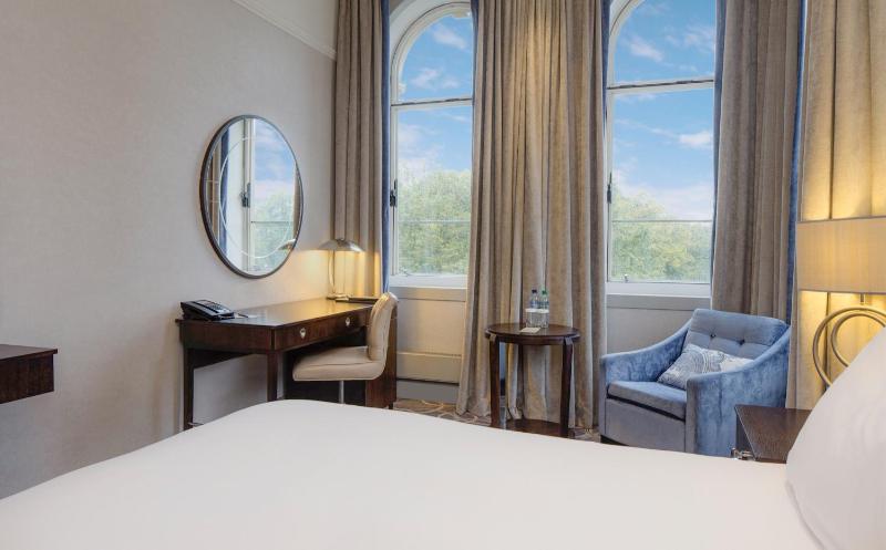 Deluxe Double Room image 3