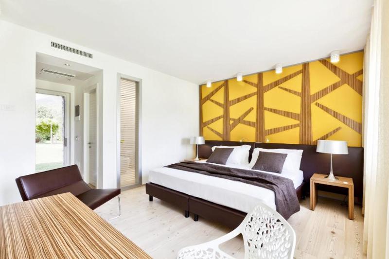 Deluxe Double or Twin Room image 1