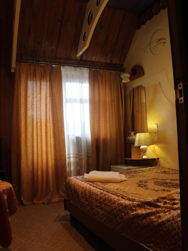 Twin Room with Park View image 3