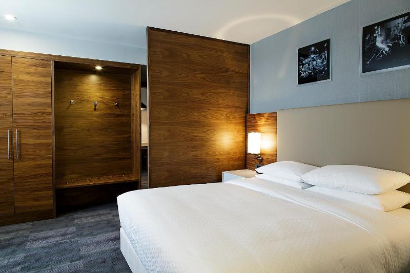 King Suite with Spa Bath image 2