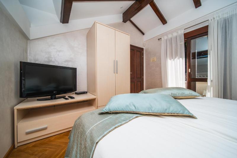 Five-Bedroom Villa image 4