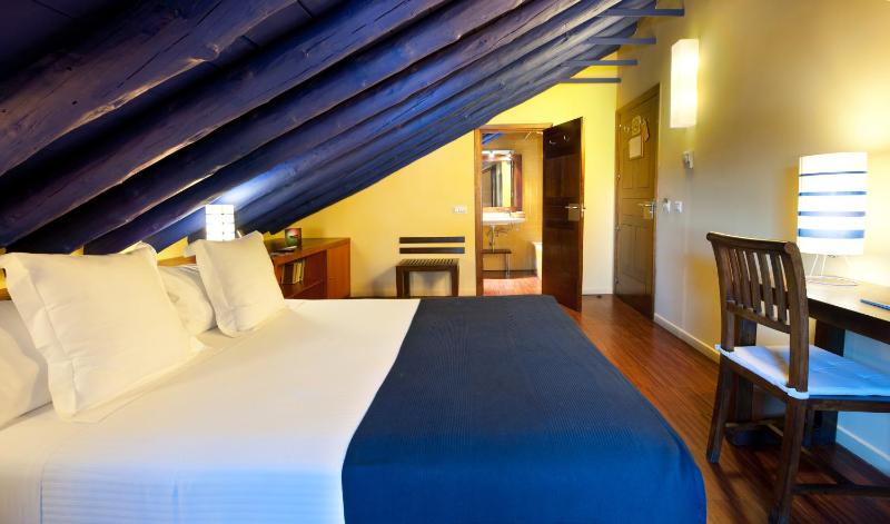 Double Room with Extra Bed image 3