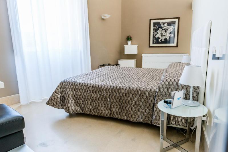 Standard Double Room image 3