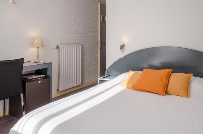 Double Room image 2