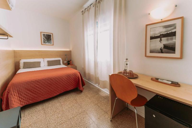 Single Room image 3