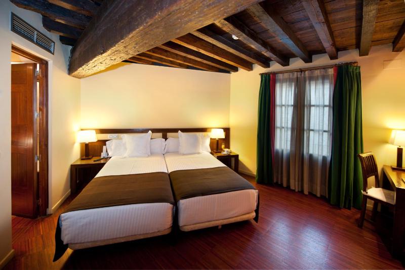 Double or Twin Room image 3