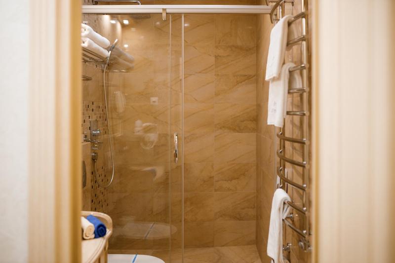 King Suite with Fireplace, Balcony and Spa Access image 3