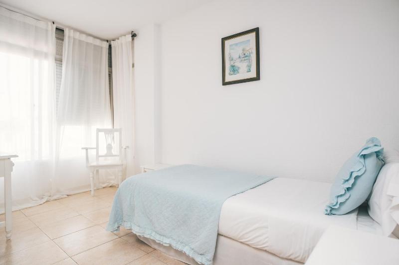 Single Room image 4