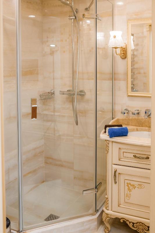 Budget Double Room without balcony - in the Basement - Spa Access image 4