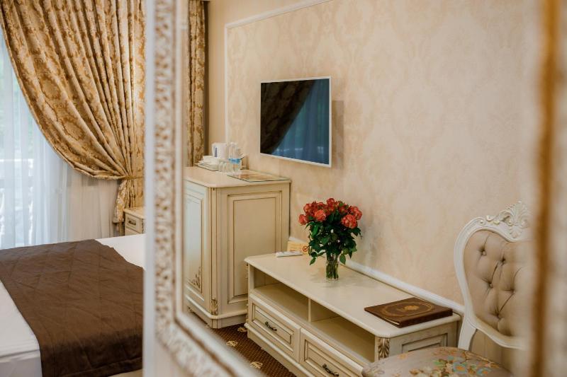 Deluxe Double or Twin Room with Balcony and Spa Access image 4