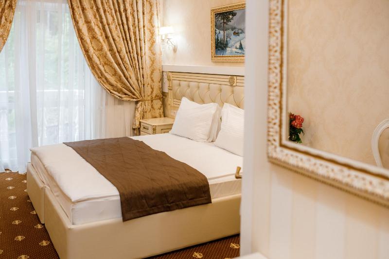 Deluxe Double or Twin Room with Balcony and Spa Access image 3
