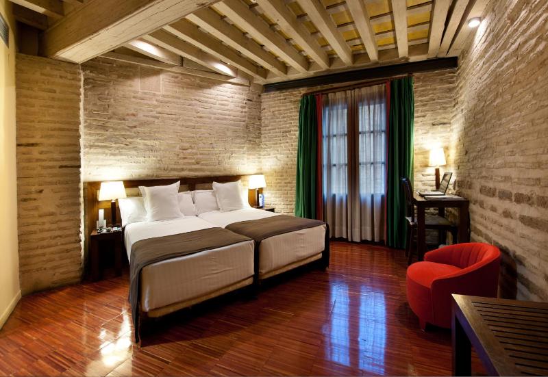 Double or Twin Room image 4