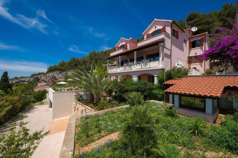 Majestic Tranquil Villa with Stunning Panoramic View - image 13