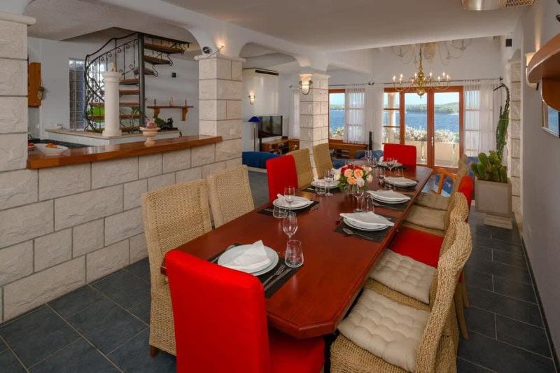Majestic Tranquil Villa with Stunning Panoramic View - image 20