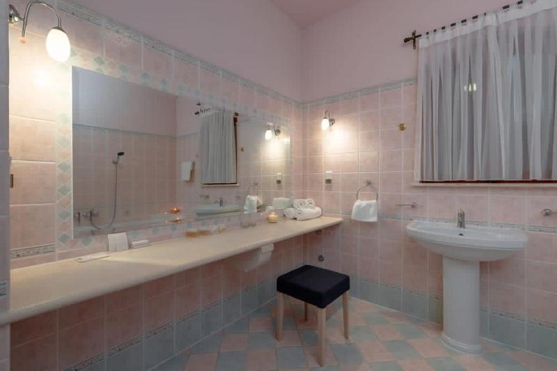 Majestic Tranquil Villa with Stunning Panoramic View - image 6