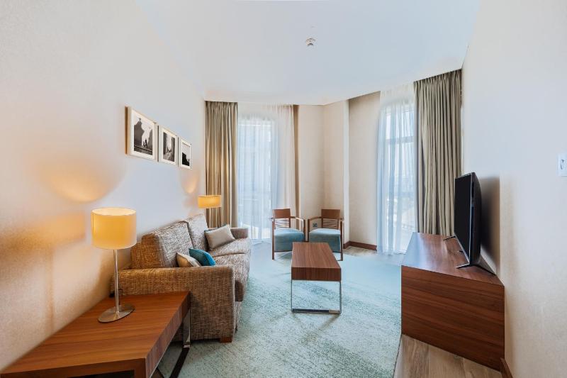 One-Bedroom King Suite image 4