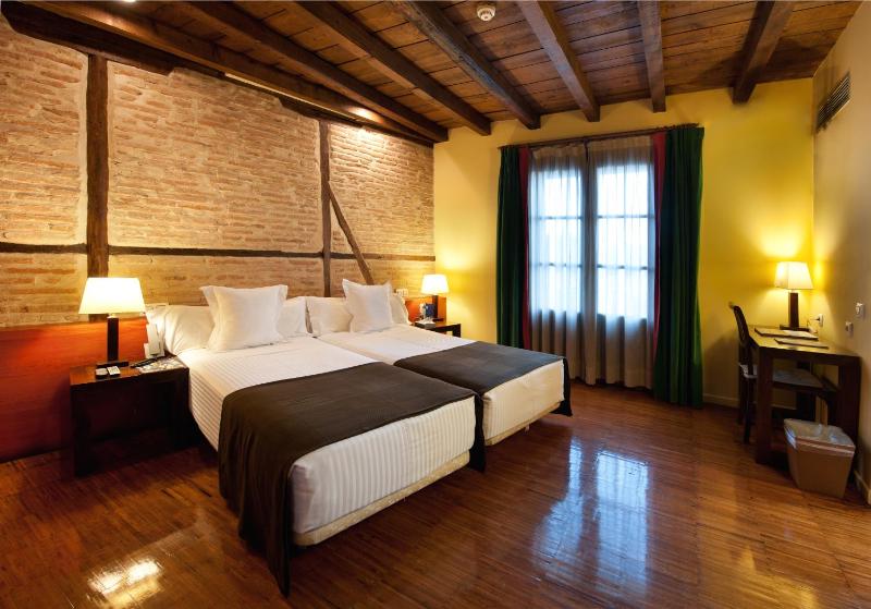Double or Twin Room image 2