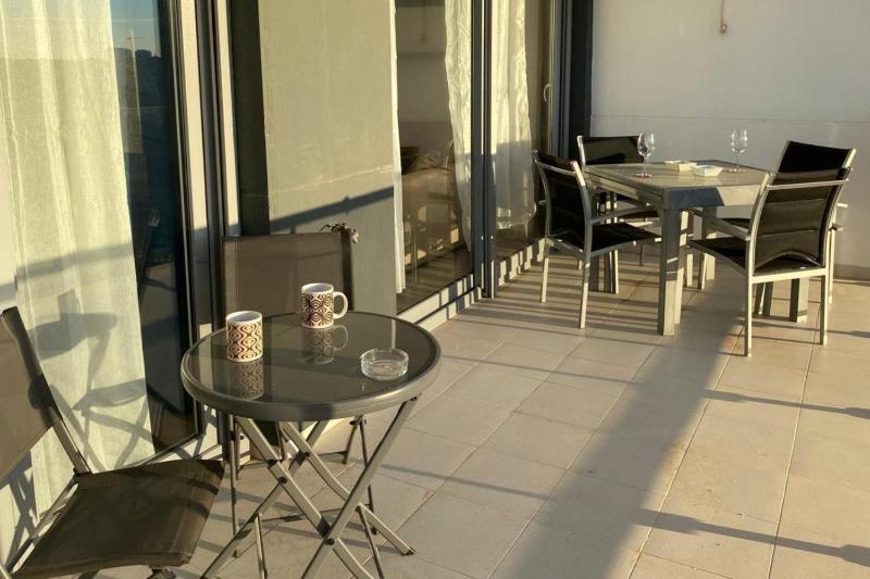 Modern flat with swimming pool terrace and equipped solarium - image 10