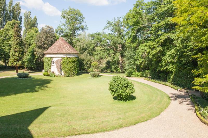 Double Room with Garden View image 2