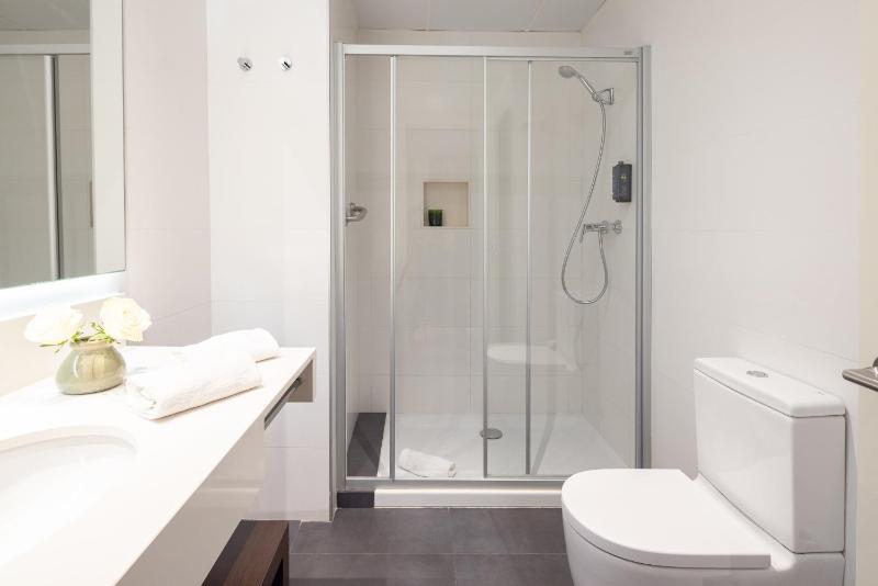 Twin Room with Terrace image 2
