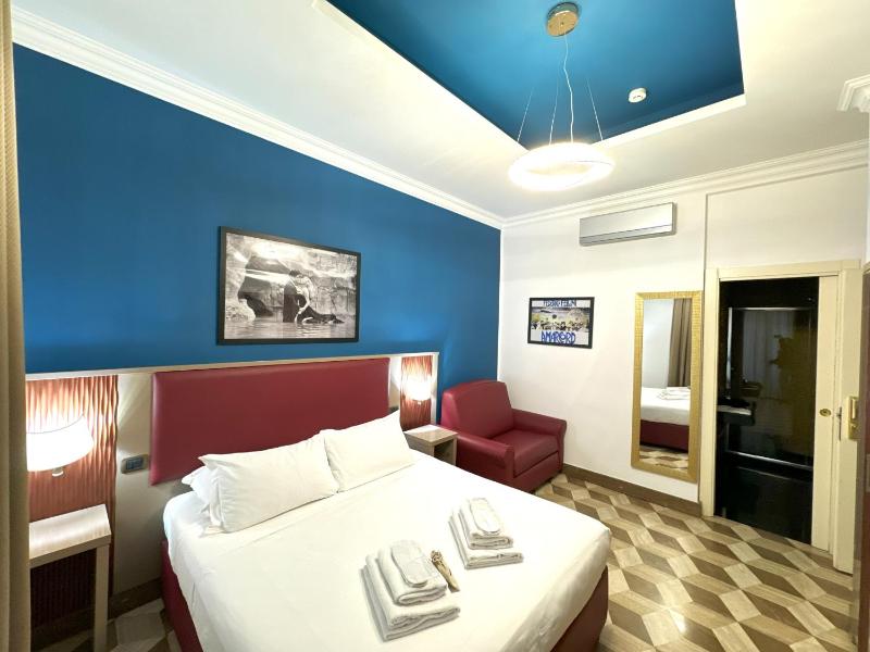 Standard Double Room image 3