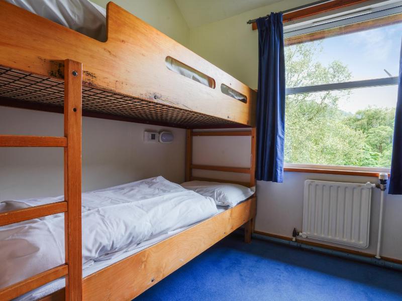 Twin Room with Shared Bathroom image 1
