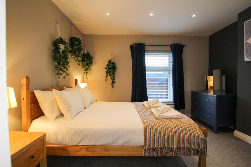 Cosy Chester Cottage with Garden by Rework Accommodation - image 26