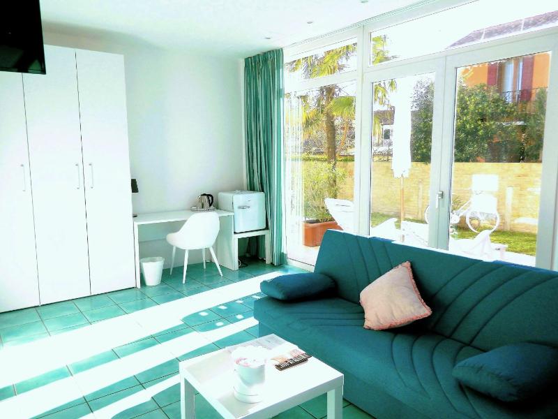 Double Room with Garden View image 4