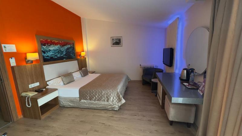 Double Room with Terrace image 2