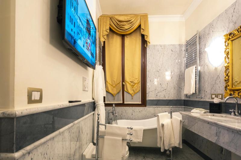 Two-Bedroom Suite image 3