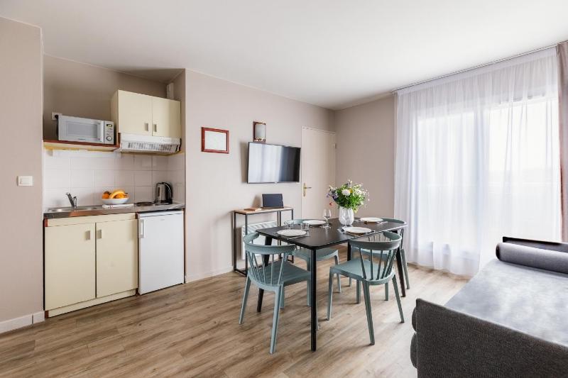 Large Apartment image 3