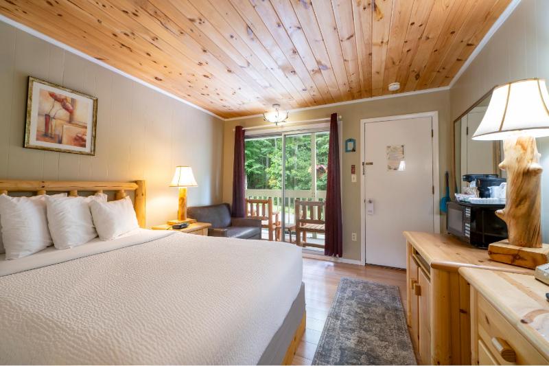 Standard Queen Room image 4
