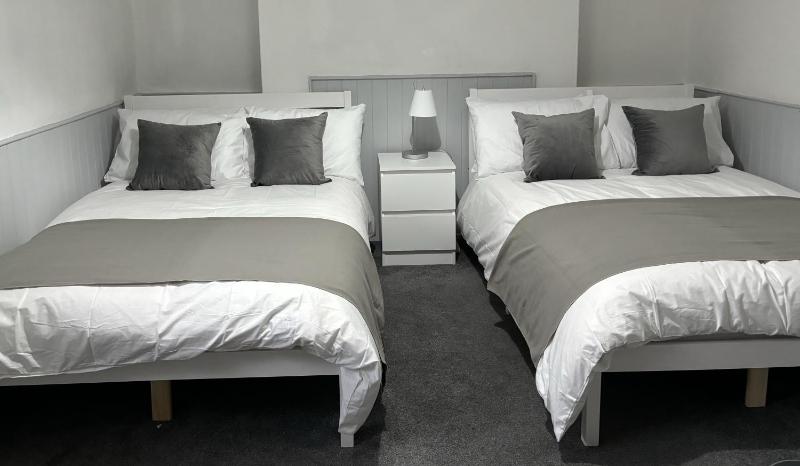 Standard Twin Room image 2