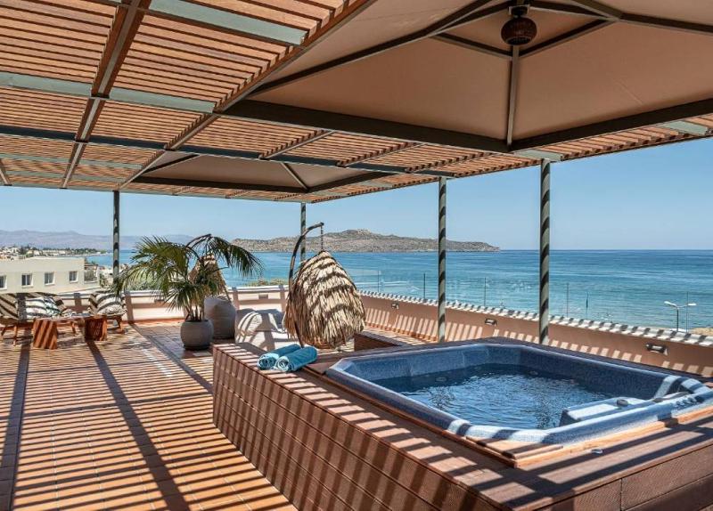 Honeymoon Suite with Outdoor Hot Tub image 4