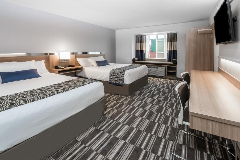 Queen Room with Two Queen Beds - Non-Smoking image 2