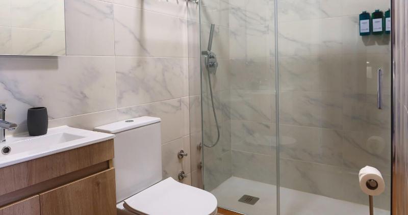Art 4 You Carcavelos Suites - image 9
